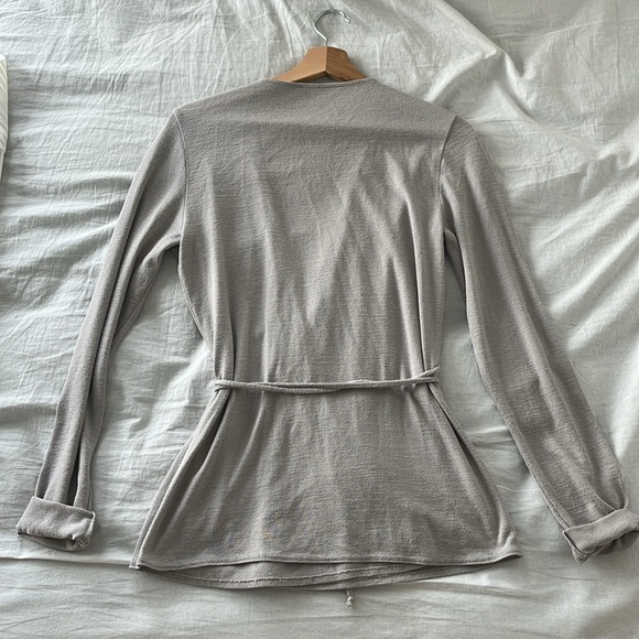 Aritzia Wilfred Free Katsia Longsleeve Knit Wrap Tee - Ashen/Taupe Grey, Size L - Picture 3 of 4